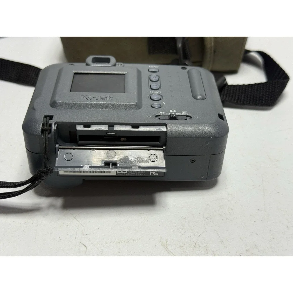 Kodak DC 3200 Digital Camera‎ W Carrying Case Battery Door Wont Latch Corrosion